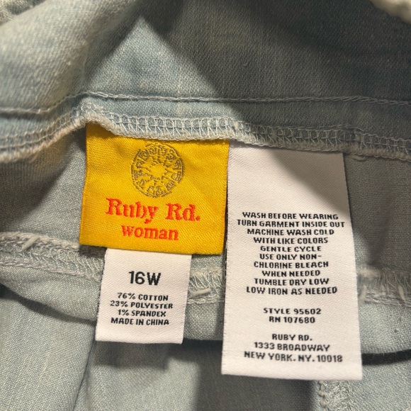 Ruby Rd. Light Blue Capri Jeans - Picture 4 of 4